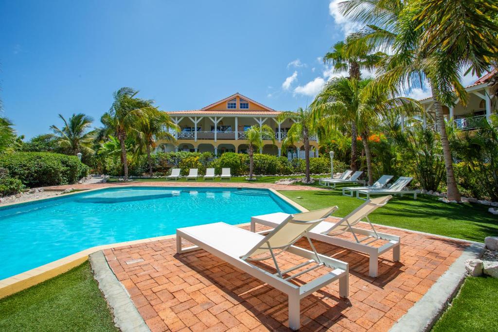 Zwembad — Penthouse Tropicana